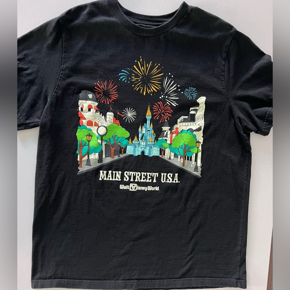 Disney Men's shirt